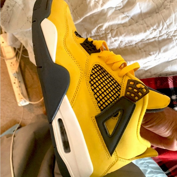 Jordan 4 Lightning - Picture 2 of 5